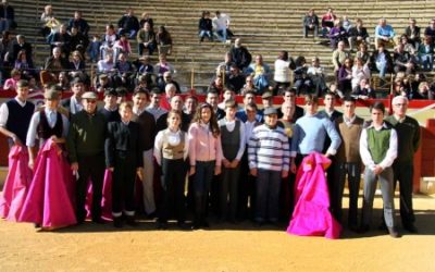 Largas colas en el inicio de venta de entradas sueltas en Alicante