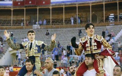 Borja Álvarez y Varea en hombros en Alicante
