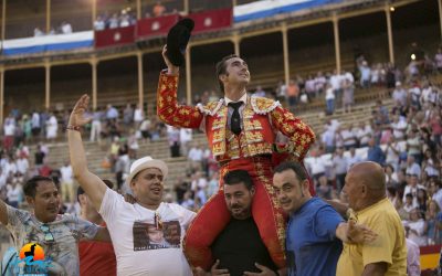 El Fandi mantiene su idilio con Alicante y abre la primera puerta grande de Fogueres 2015