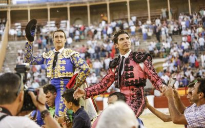 Un lleno y dos puertas grandes