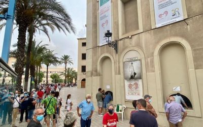 Grandísima afluencia de aficionados en las taquillas de la plaza de toros de Alicante 