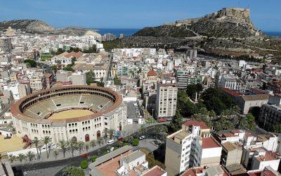 Firma entre el Ayuntamiento de Alicante y la empresa Eventos Mare Nostrum para la gestión de la plaza de toros