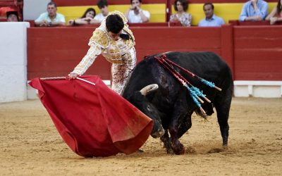 Grata presentación de Tomás Rufo, tres orejas y puerta grande