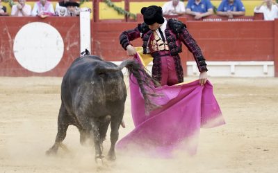Emilio de Justo y Juan Ortega, a oreja por coleta en la penúltima de feria