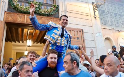 Manzanares reconquista «su» Alicante en una tarde pletórica con cuatro orejas