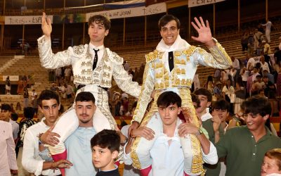 La capacidad de un pletórico Israel Guirao y el ilusionante concepto del toreo de Rodrigo Villalón, a hombros en la octava de Hogueras