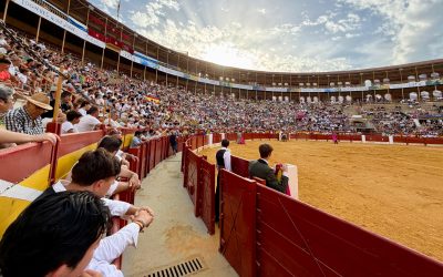 Pablo Galván y Óscar Campos, puerta grande ante casi 5.000 personas en la clase práctica de Hogueras